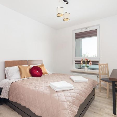 Metro Targowek Homely Apartment Varşovia Exterior foto