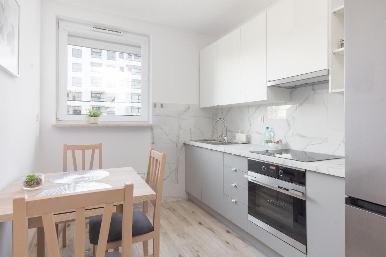 Metro Targowek Homely Apartment Varşovia Exterior foto